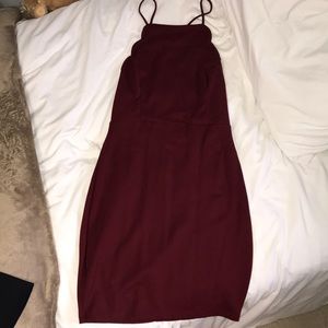 TIGHT BACKLESS MAROON DRESS